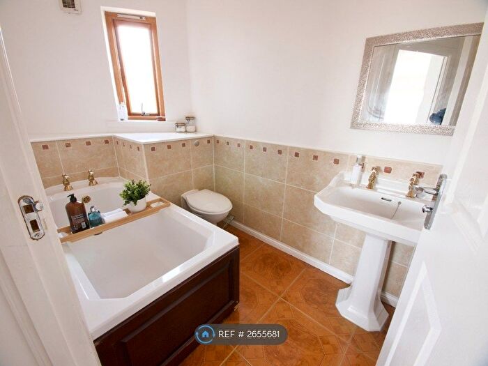 2 Bedroom Flat To Rent In Cathcart Road, Rutherglen, G73