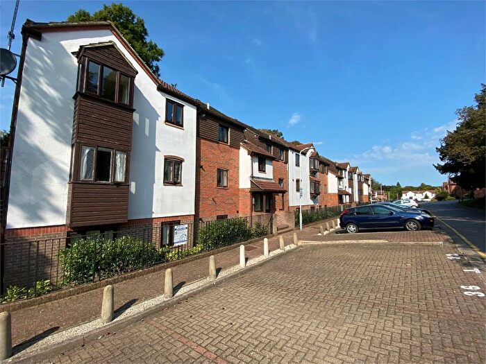 1 Bedroom Flat To Rent In Pages Lane, Uxbridge, UB8