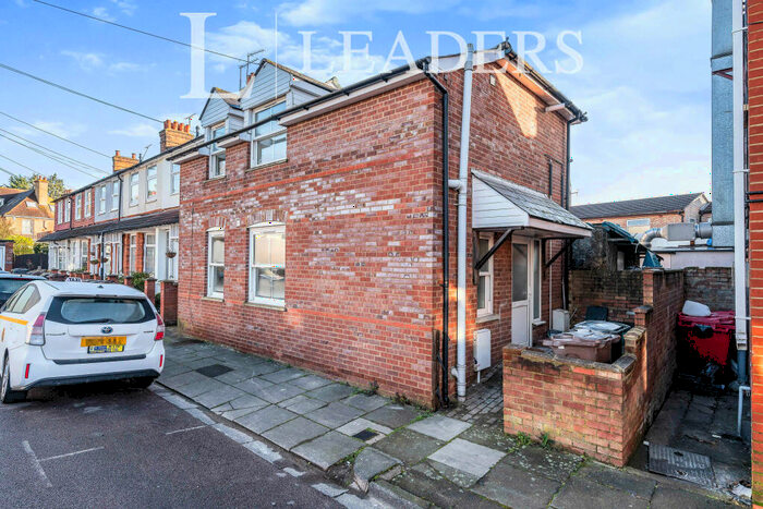 2 Bedroom Flat To Rent In Laurel Road, AL1