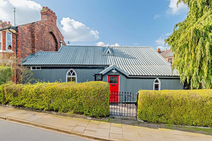 2 Bedroom Bungalow For Sale In Whipcord Lane, Chester, Cheshire, CH1