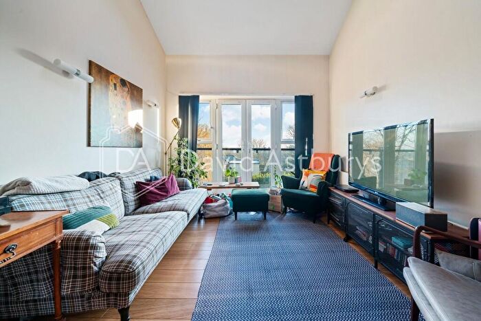 2 Bedroom Apartment To Rent In Gladbeck Heights, Gladbeck Way, Enfield, EN2