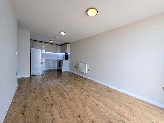 2 Bedroom Apartment To Rent In Jesse Hartley Way, Liverpool, L3