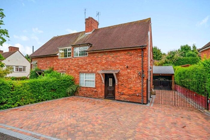 3 Bedroom Property To Rent In Curling Vale, Guildford, GU2