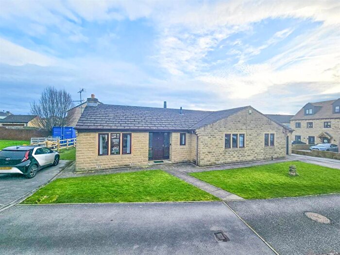 3 Bedroom Bungalow For Sale In St. Johns Close, Silsden, BD20