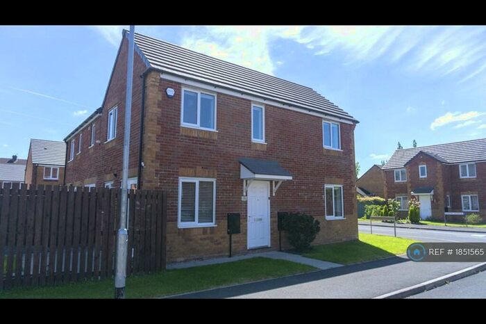 3 Bedroom Semi-Detached House To Rent In Mackeson Drive, Ashton-Under-Lyne, OL6