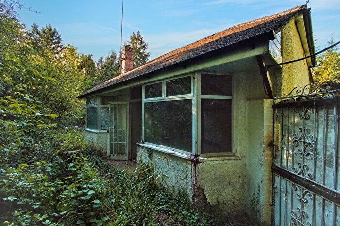 2 Bedroom Bungalow For Sale In London Road, Hemel Hempstead, HP1