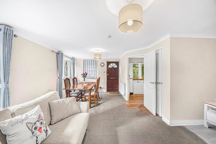 3 Bedroom Flat To Rent In Friars Mead, Manchester Road, E14