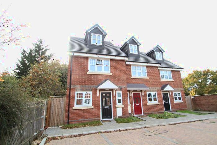 3 Bedroom End Of Terrace House To Rent In Nym Close, Camberley, GU15