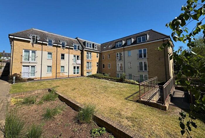 2 Bedroom Apartment For Sale In Grove Road, Hitchin, SG4