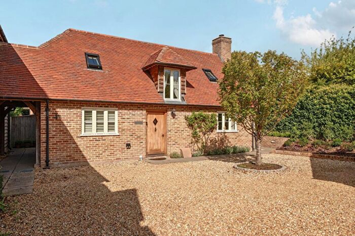 2 Bedroom Detached House For Sale In Hook Road, North Warnborough, RG29