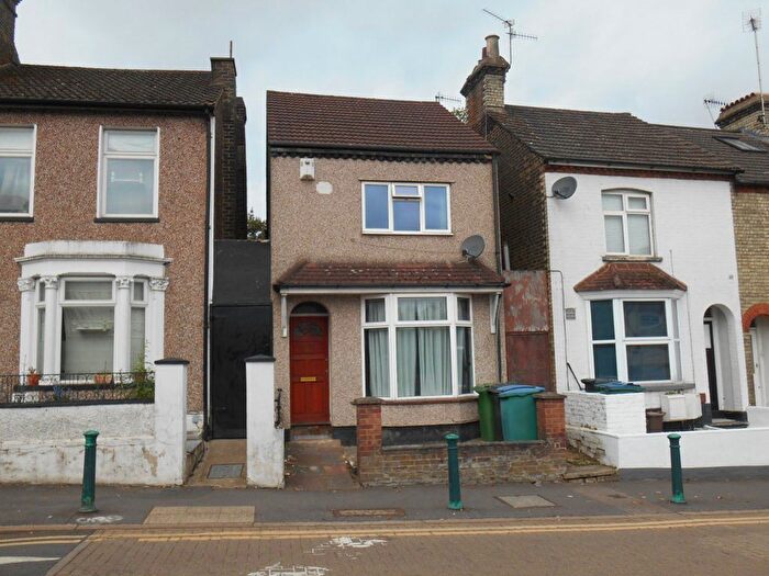 2 Bedroom Property To Rent In Queens Road, Watford, WD17
