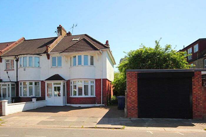 4 Bedroom End Of Terrace House For Sale In Cecil Road, Acton, W3