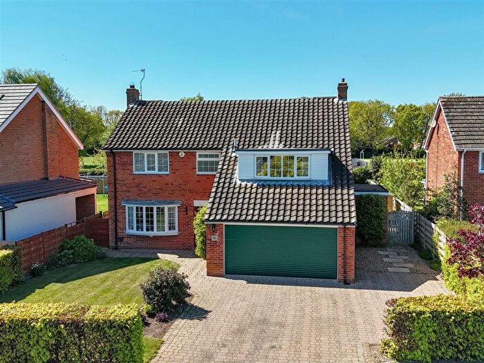 6 Bedroom Detached House For Sale In Greenshaw Drive, Haxby, York, YO32