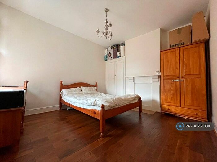 3 Bedroom Terraced House To Rent In Fraser Road, Southsea, PO5