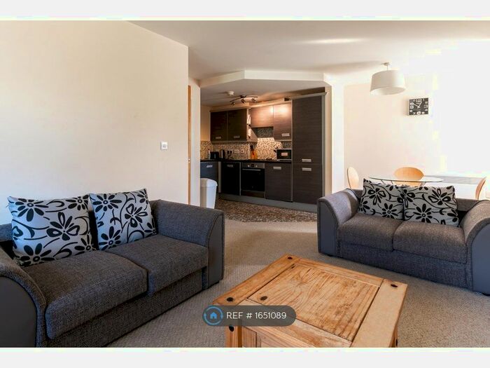 2 Bedroom Flat To Rent In Ladybarn Lane, Manchester, M14