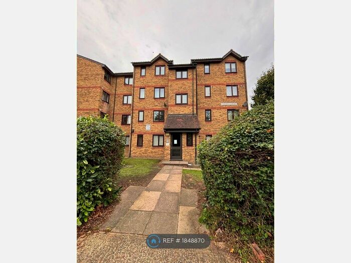 1 Bedroom Flat To Rent In Connell Court, Newcross, SE14