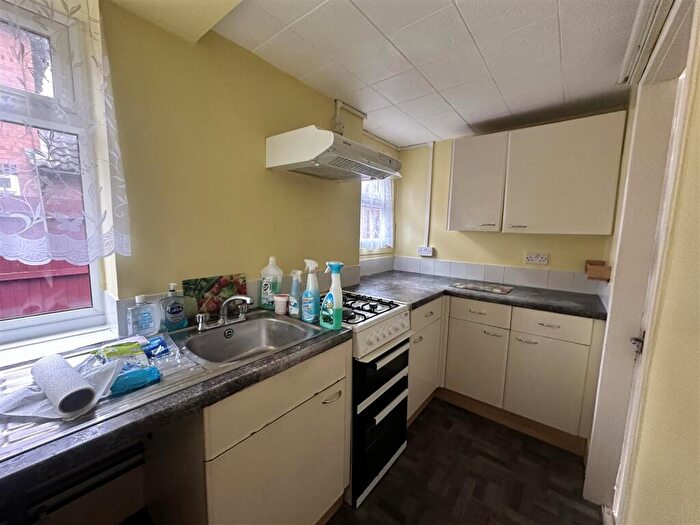 3 Bedroom Semi-Detached House To Rent In Ellesmere Avenue, Derby, DE24