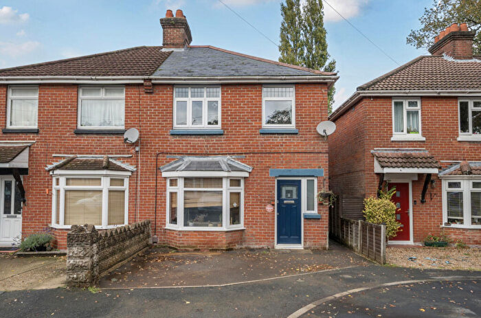 3 Bedroom Semi Detached House For Sale In Yew Road, Bitterne Village, Southampton, Hampshire, SO18