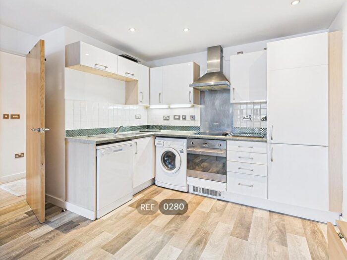 1 Bedroom Flat To Rent In Queens Court, Queens Dock Avenue, HU1