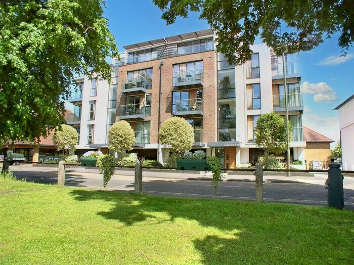 2 Bedroom Flat To Rent In Queens Road, Hersham, Walton-On-Thames, KT12