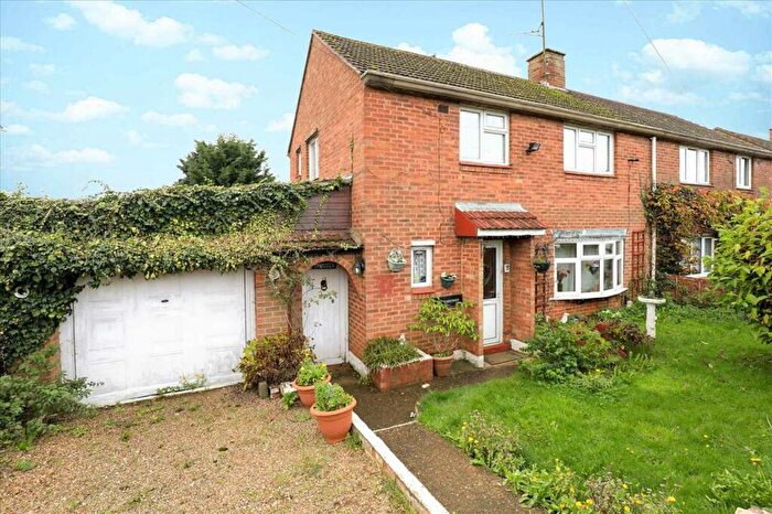 3 Bedroom Semi-Detached House For Sale In Hillcrest Avenue, Burton Latimer, NN15