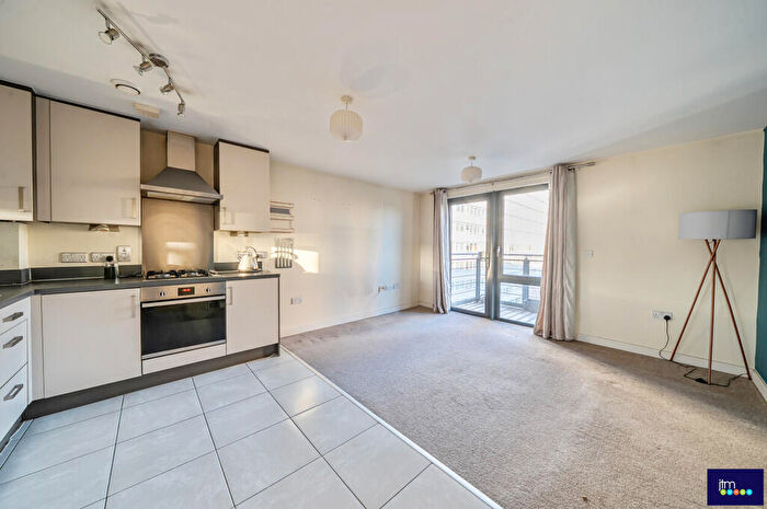 2 Bedroom Apartment To Rent In Pooles Park, N4