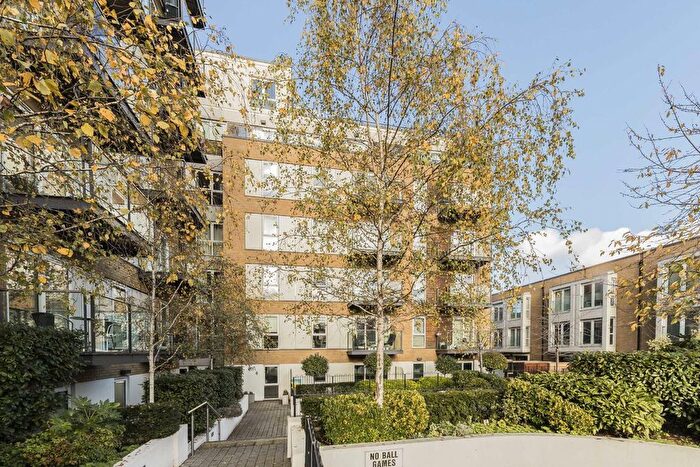 2 Bedroom Flat To Rent In Bromyard Avenue, London, W3