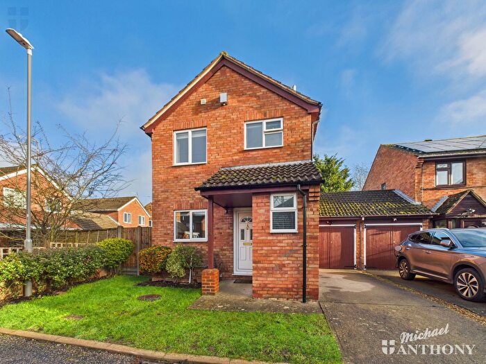 3 Bedroom Detached House For Sale In Hemingway Road, Aylesbury, HP19