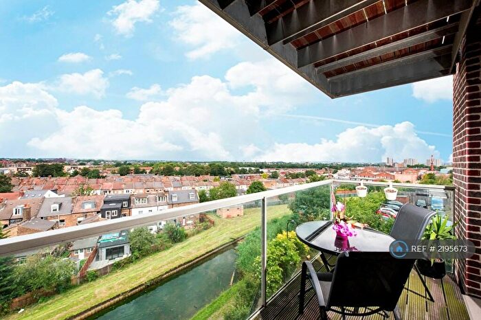 3 Bedroom Flat To Rent In Ashview Apartments, London, N4