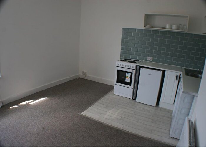 1 Bedroom Flat To Rent In Station Road, Westcliff-On-Sea, SS0
