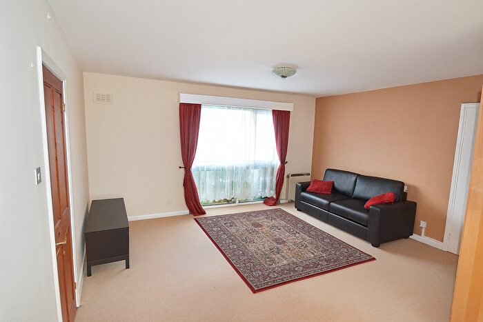 2 Bedroom Flat To Rent In Edgecumbe Court, Croydon, CR0