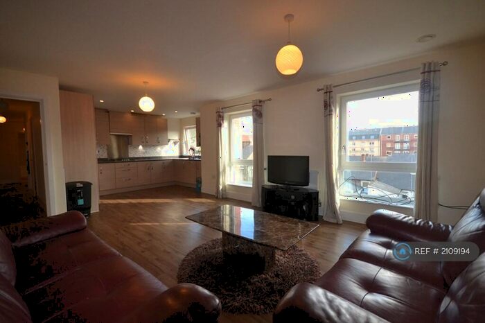 2 Bedroom Flat To Rent In Friary Court, Reading, RG1