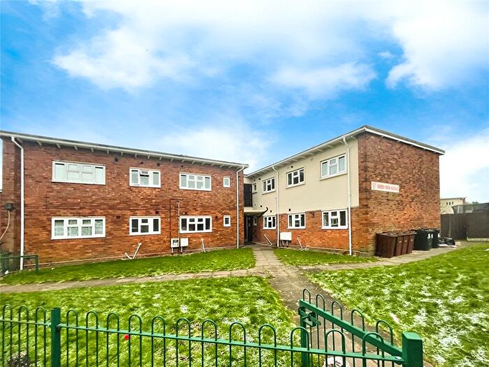 2 Bedroom Flat To Rent In Green Park Avenue, Bilston, West Midlands, WV14