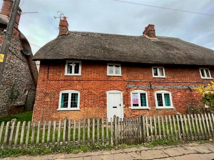 3 Bedroom Semi-Detached House For Sale In Chilton Foliat, Hungerford, RG17