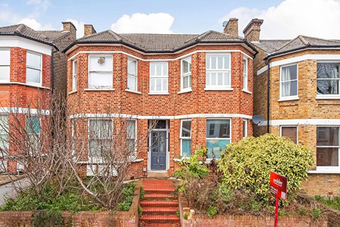 2 Bedroom Maisonette For Sale In Thornlaw Road, London, SE27
