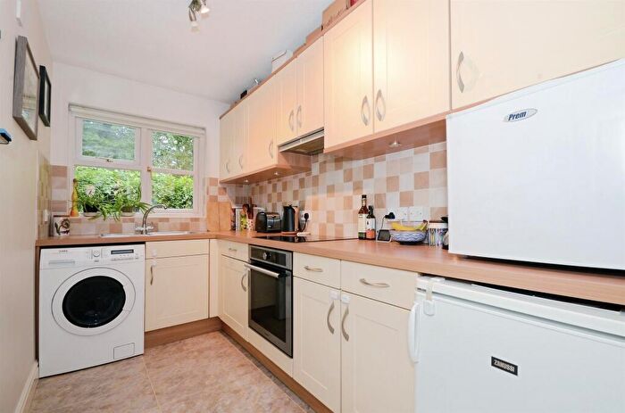 2 Bedroom Apartment For Sale In The Brambles, St. Albans, AL1