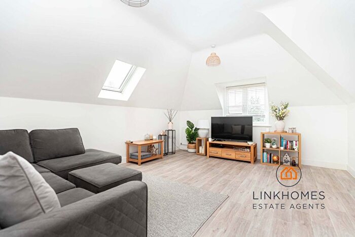 2 Bedroom Flat For Sale In Charminster Road, Bournemouth, BH8