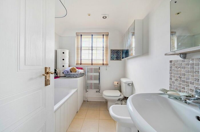 4 Bedroom Detached House For Sale In The Stables, Lechlade, Gloucestershire, GL7