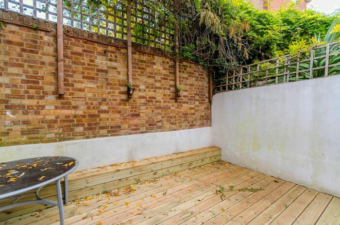 2 Bedroom Flat To Rent In Archel Road, Barons Court, London, W14