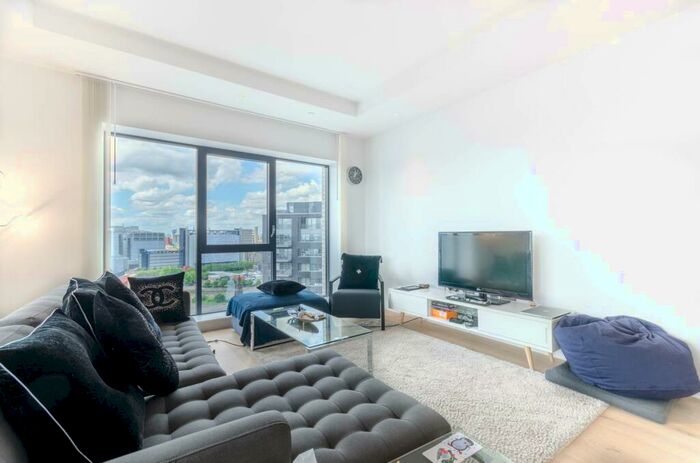 2 Bedroom Flat To Rent In Grantham House, Canary Wharf, London, E14