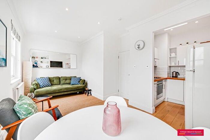 2 Bedroom Flat To Rent In Campden Grove, London, W8