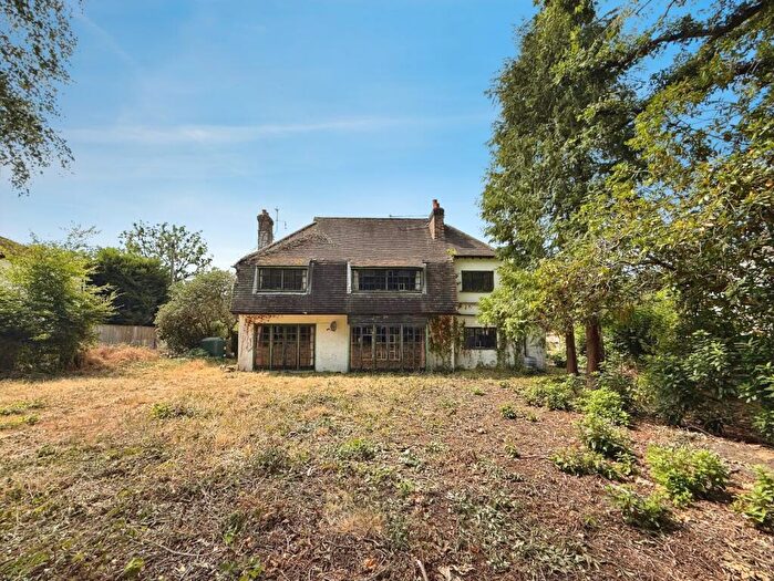 3 Bedroom Detached House For Sale In Mytchett Road, Mytchett, Surrey, GU16