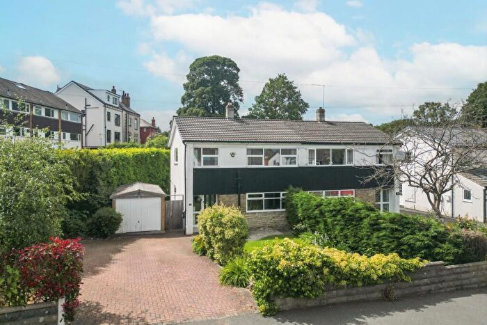 3 Bedroom Semi Detached House For Sale In West Park Road, Roundhay, Leeds, LS8