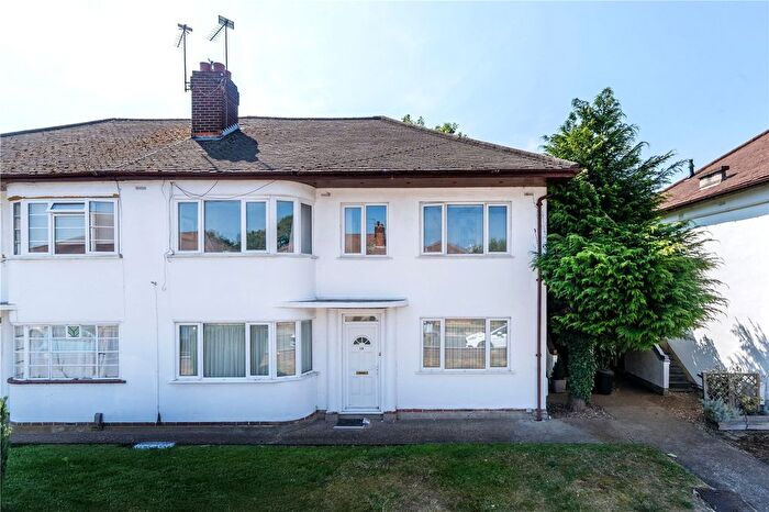 3 Bedroom Flat For Sale In Fulwood Gardens, Twickenham, TW1