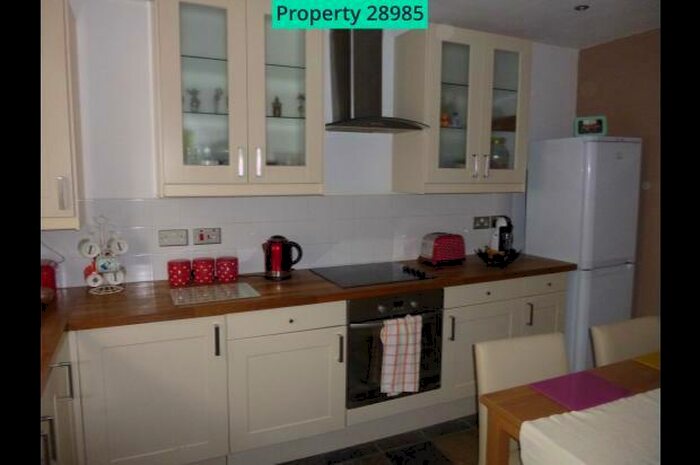 2 Bedroom End Of Terrace House To Rent In Whitehall Road, Drighlington, Bradford, BD11