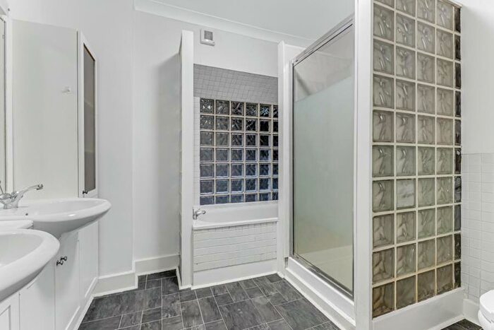 2 Bedroom Apartment To Rent In Warden Road, Kentish Town, London, NW5