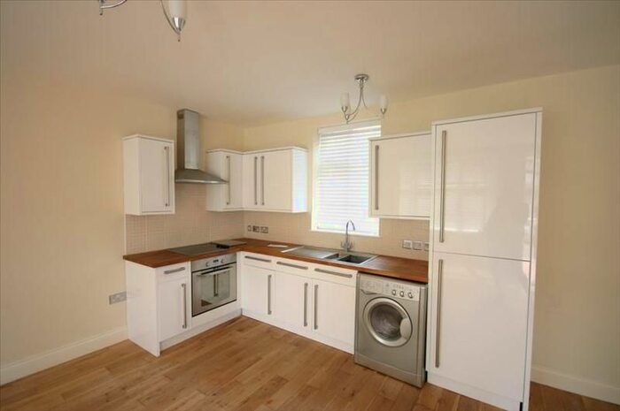 2 Bedroom Flat To Rent In Morley Hill, Enfield, Middlesex, EN2