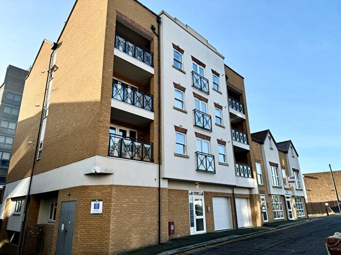 2 Bedroom Flat To Rent In Finley Court, Fairfield Road, CM14