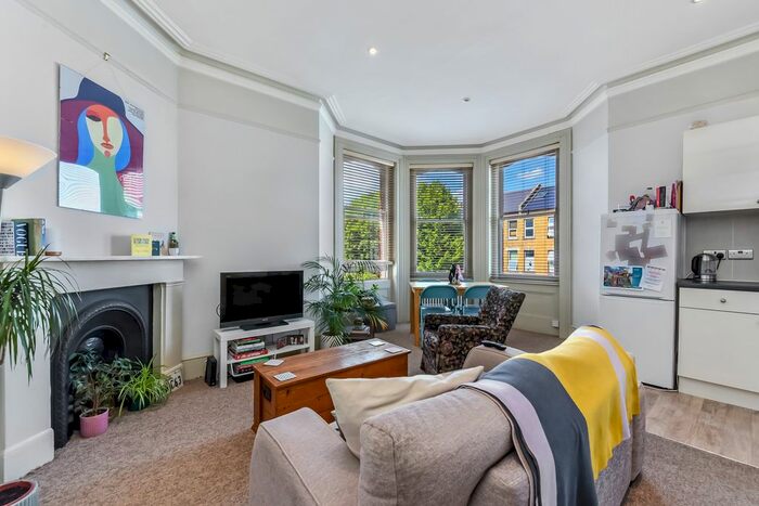 2 Bedroom Flat To Rent In Trinity Road, Tooting Bec, SW17