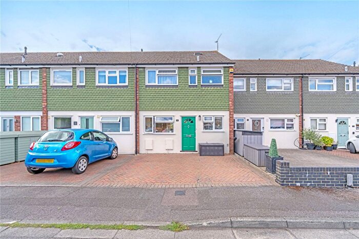 3 Bedroom Terraced House For Sale In Beards Hill Close, Hampton, TW12
